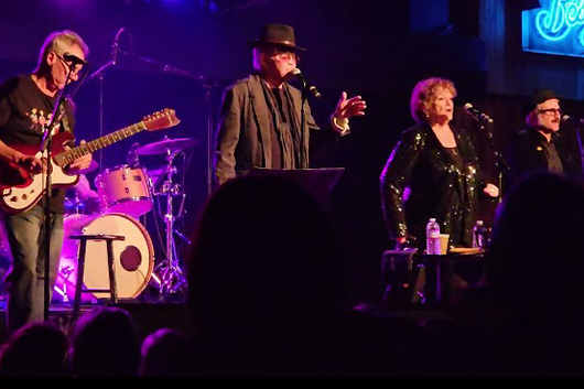 モンキーズ60周年記念ツアーを展開するミッキー・ドレンツ、自身の立ち位置を語る