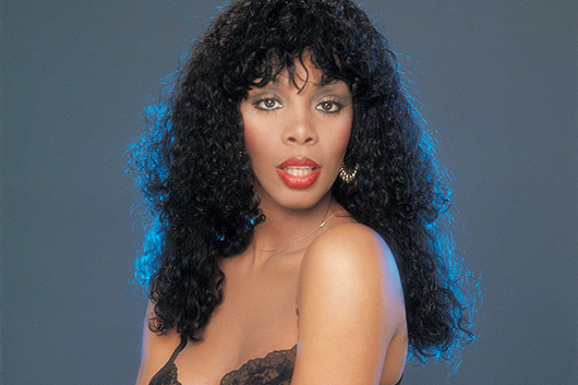 女子フィギュアでドナ・サマーの楽曲が再び脚光。千葉百音、アリサ・リュウの使用でチャート1位に