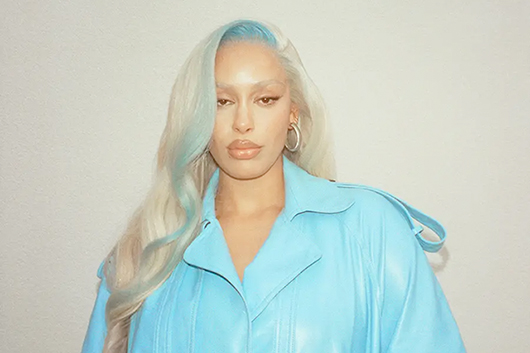 英国R&Bシーンのトップに君臨するジョルジャ・スミス、デビュー10周年記念、未公開新曲リリース