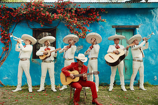 ブルーノ・マーズ新作『ザ・ロマンティック』遂にリリース&新曲MVが公開! リスニング・パーティー・リポート、そして世界唯一のコラボレ・カフェもスタート!