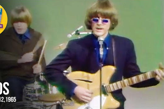 ロジャー・マッギン、トム・ペティのファースト・アルバムを聴いてマネジャーに「俺、こんなのいつやったっけ?」