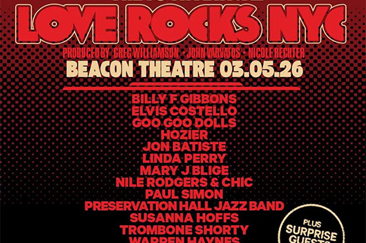 チャリティ・コンサート “LOVE ROCKS NYC 2026” でポール・サイモン、エルヴィス・コステロ、メアリー・J.ブライジらが感動的パフォーマンスを展開