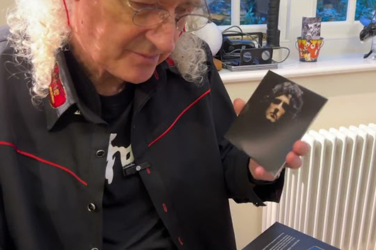 ブライアン・メイ、『クイーン II』拡張版ボックス・セット開封の儀