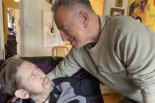 シェイン・マガウワンの豪華な参加メンバーによるトリビュート・アルバム・リリース。スプリングスティーン「Rainy Night In Soho」カヴァーが先行シングルとして公開