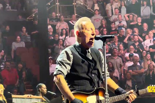 ブルース・スプリングスティーン、LA公演でトム・モレロとザ・クラッシュの「クランプダウン」をカヴァー