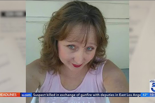 リンジー・バッキンガムを襲撃したストーカーが逮捕され、合計7件の罪状で刑事訴追へ