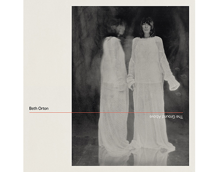 フォークトロニカ／トリップ・ホップのパイオニア、ベス・オートンの新作が完成。セルフ・プロデュースでの8作め『ザ・グラウンド・アバヴ』6月リリース