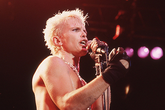 ロックの殿堂入りを果たしたビリー・アイドルのドキュメンタリー映画、 いよいよ明日公開！　本人コメント映像到着！　場面カットも追加！