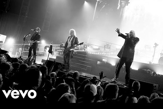 デフ・レパード、2月のラスヴェガス公演で披露されたデペッシュ・モードのカヴァー「Personal Jesus」を動画で公開