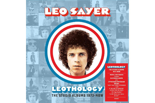 レオ・セイヤーの1973年から最新作までを収めたボックス・セット『Leoghology』が8月に発売