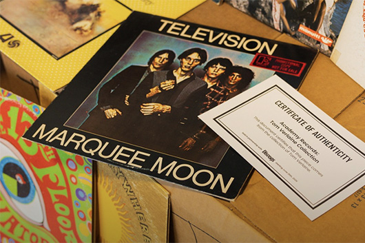 テレヴィジョンの故トム・ヴァーレインの個人レコード・コレクションが即売に。第一弾は即完