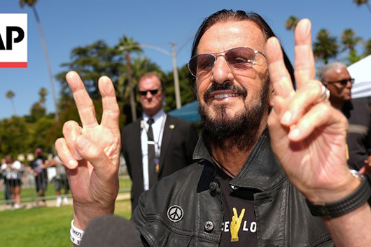 リンゴ・スターの誕生祝いに「友人たち」が駆けつけ、盛大な“Peace & Love”の祝祭が開催される