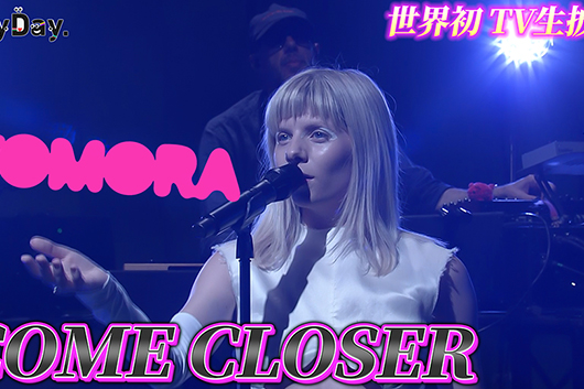 フジロックを沸かせた2人組・TOMORAが、情報番組『DayDay.』で生披露した「COME CLOSER」アーカイヴ映像公開!
