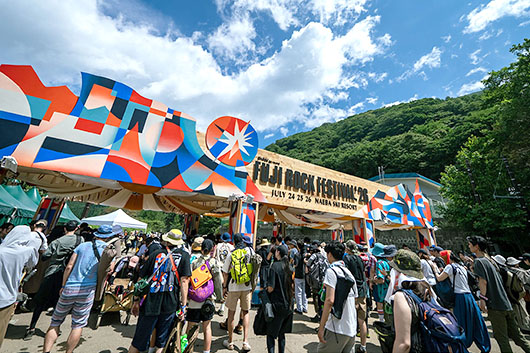 連載【7/24-26「FUJI ROCK 2026」をとことん楽しみつくす】⑥ 7/25 - DAY2詳細レポート:フジロックならではの「新しい出会い」