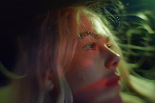 フィービー・ブリジャーズ、リリースされた最新作『Lost Weekend』より新ビデオ「I Can't Wait」公開