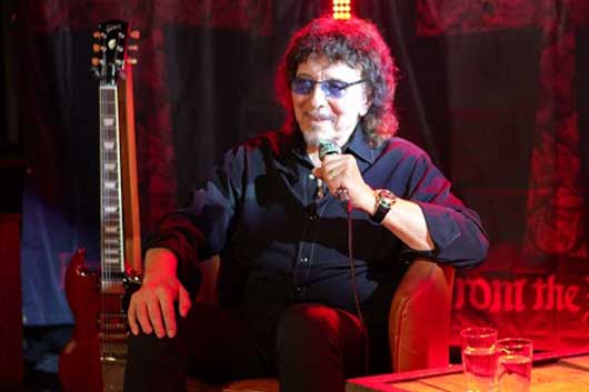 トニー・アイオミ、故オジー・オズボーンとの最後の会話を振り返る。「その翌日にはあいつは逝っちまったよ」