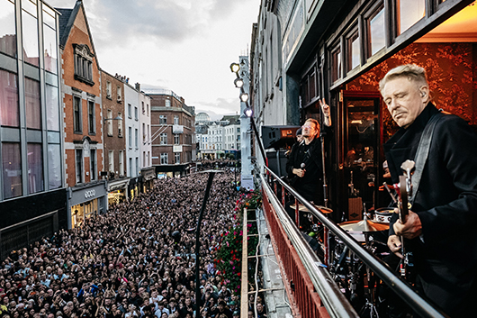 U2、結成50周年記念でのダブリン・サプライズ・ライヴ現地レポート到着。新曲「シレンシオ」日本語対訳付きMV公開