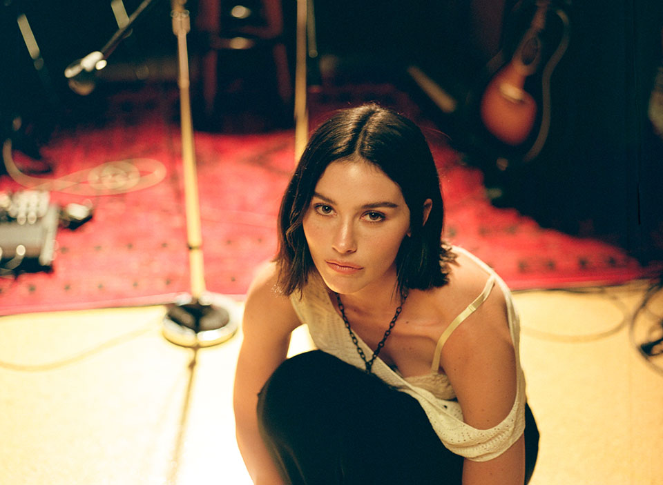 グレイシー・エイブラムス、全英1位／全米2位獲得のセカンド作を7曲