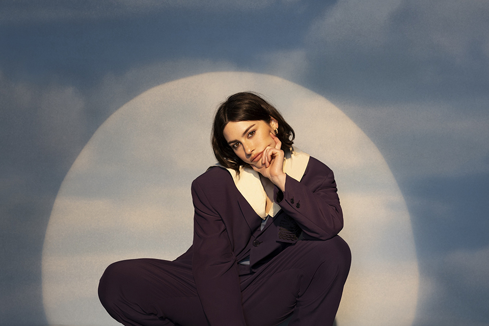 新星シンガー・ソングライターのグレイシー・エイブラムス、待望の初来