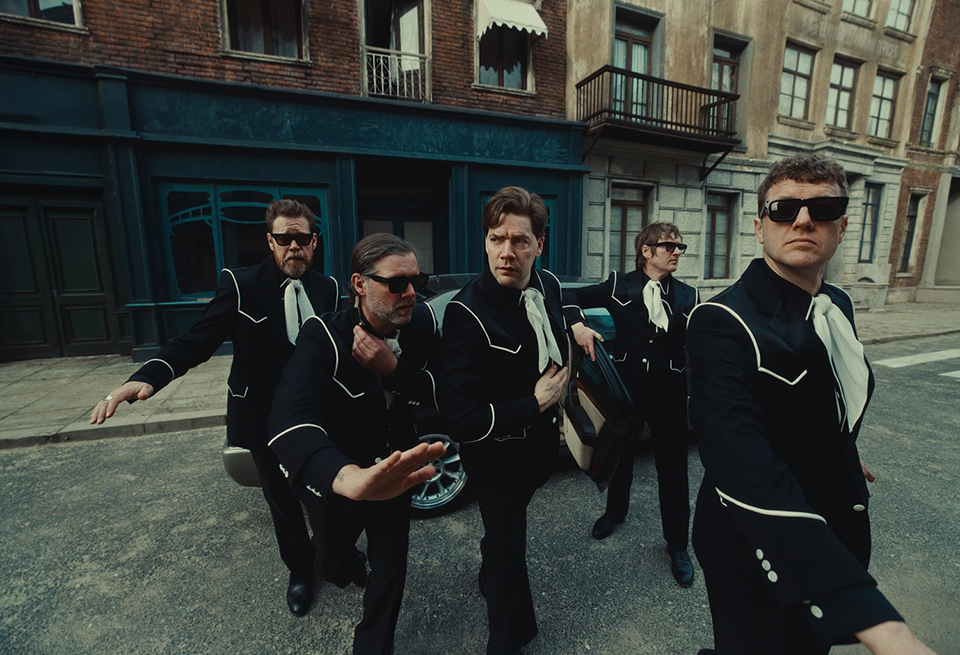 ハイヴス　ベアリィ・リーガル　the hives Amazon.co.jp: Barely Legal: ミュージック