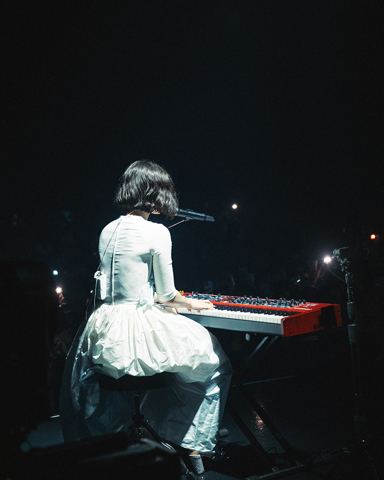 グレイシー・エイブラムス、即完売を記録した初来日公演レポートが到着