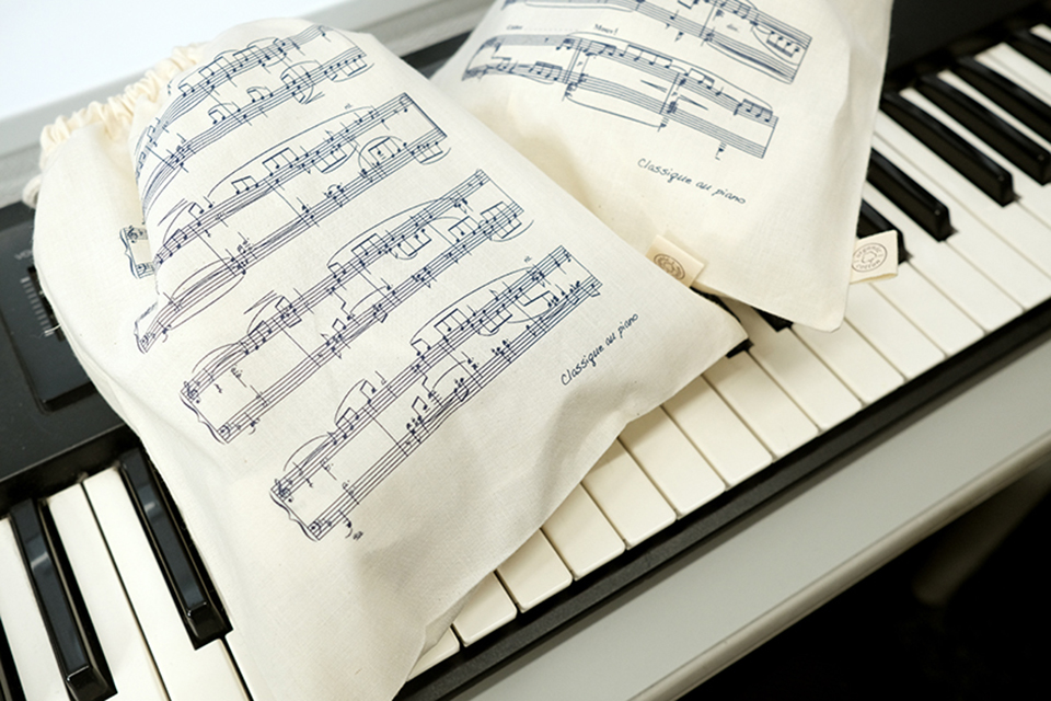 SERENDIPITY トートバッグとスカーフ(sanctuary楽譜) アパレル・ブランド「Classique au piano」に、レッスン・グッズ