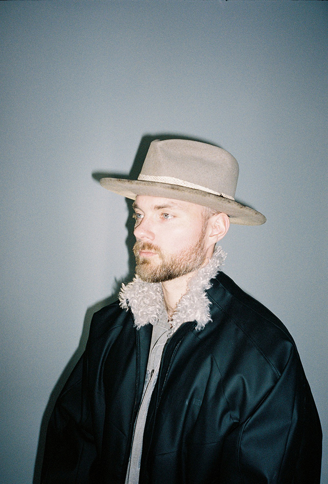 アイスランドの国民的シンガー、アウスゲイルが新作『ジュリア』より