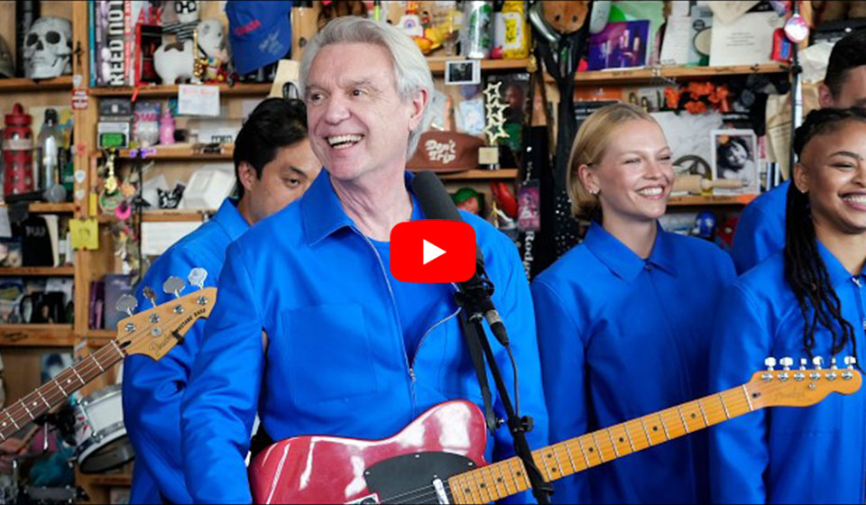 デヴィッド・バーン、米ラジオ番組でパフォーマンスを披露 新曲「T