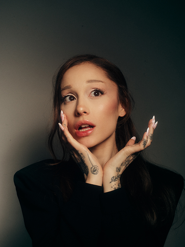 アリアナ・グランデ、最新アルバム『ペタル』日本盤CDが本日発売！ VMA